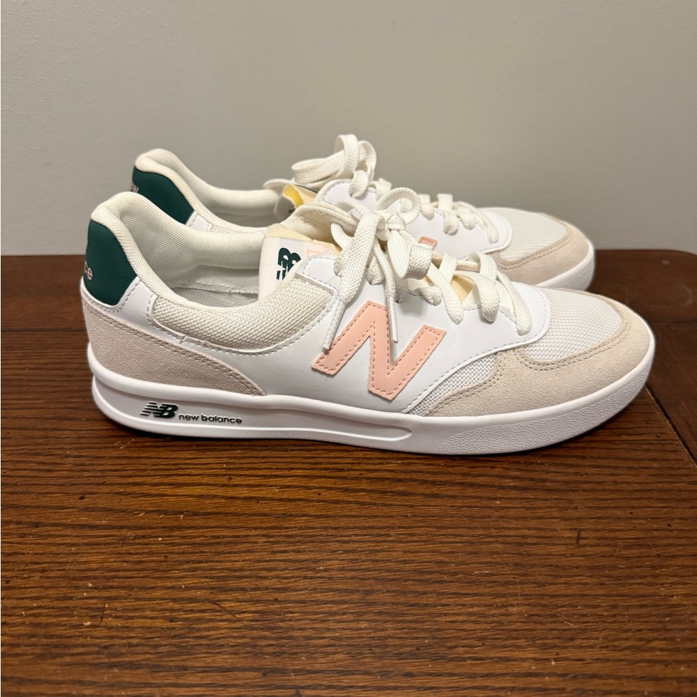 New Balance White and‎ Pink Sneakers 8.5 women’s